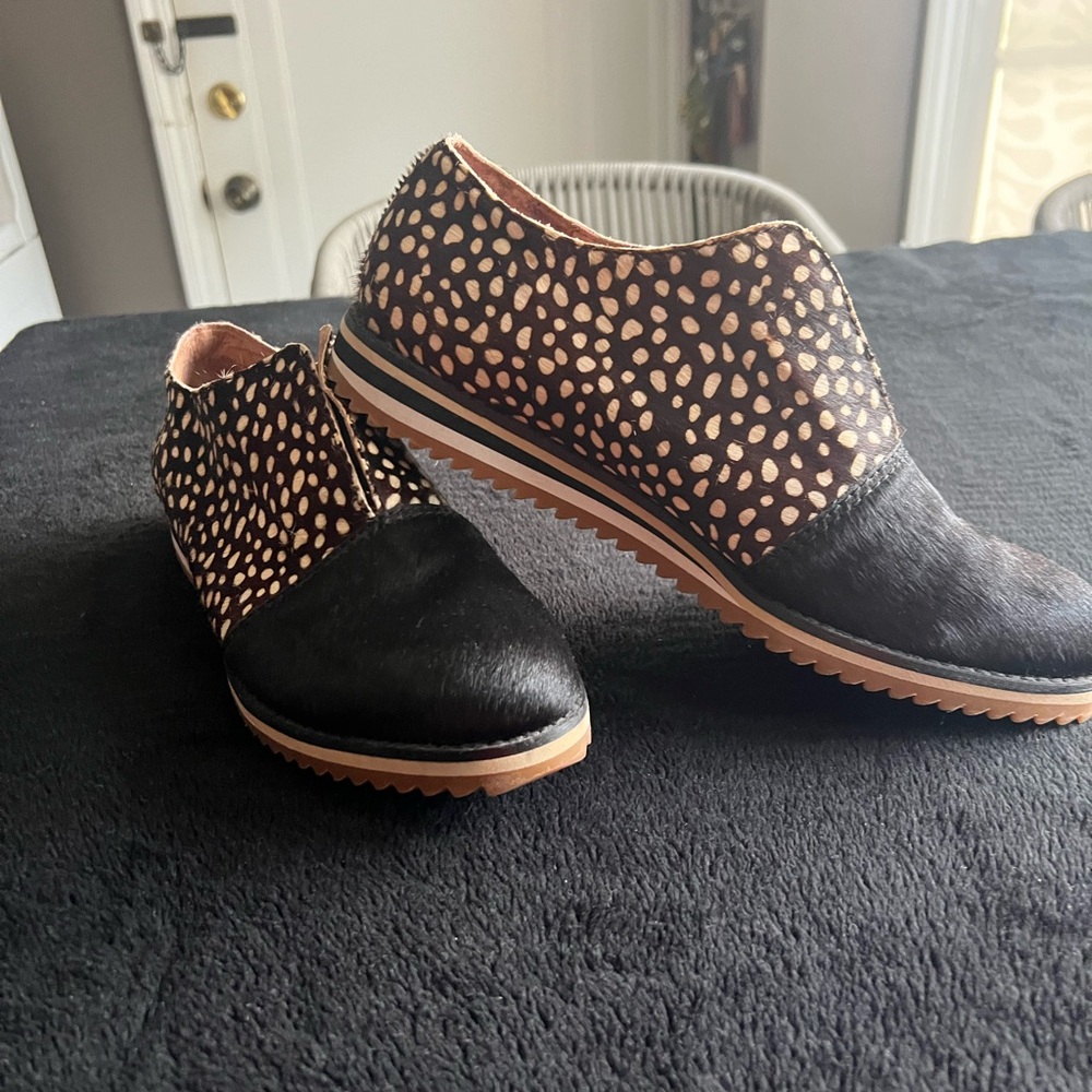 Black and Tan Animal Print Flat